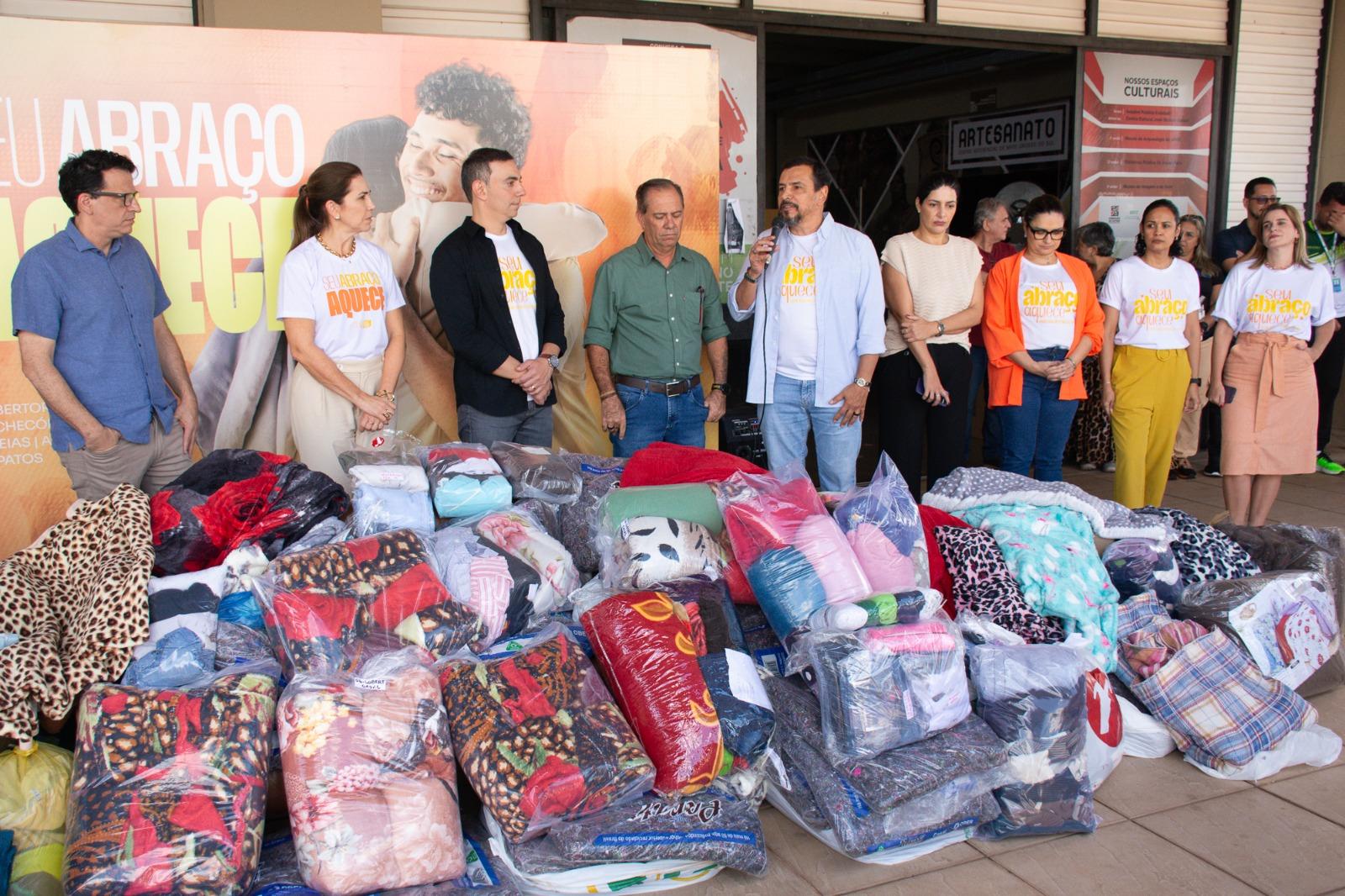 Na Setesc, primeira-dama de MS recebe doações da campanha do agasalho Seu Abraço Aquece. Na Setesc, primeira-dama de MS recebe doações da campanha do agasalho Seu Abraço Aquece.