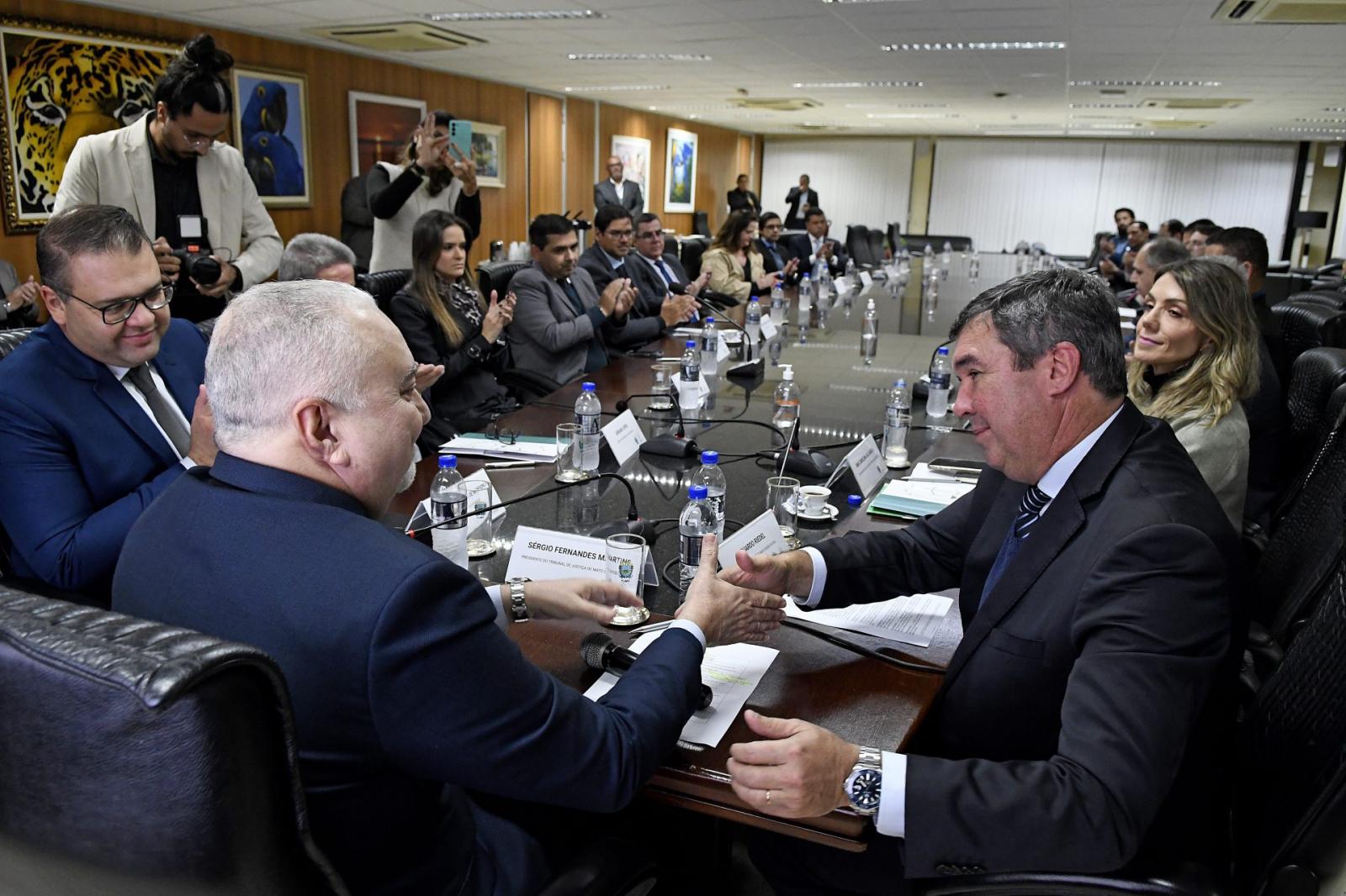 Governo do Estado, Justiça e municípios assinam termo para extinção de execuções fiscais. Governo do Estado, Justiça e municípios assinam termo para extinção de execuções fiscais.