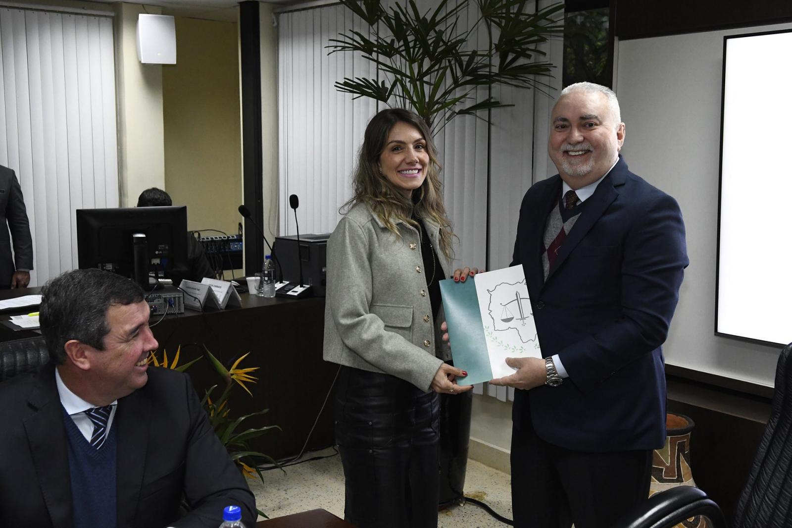 Governo do Estado, Justiça e municípios assinam termo para extinção de execuções fiscais. Governo do Estado, Justiça e municípios assinam termo para extinção de execuções fiscais.