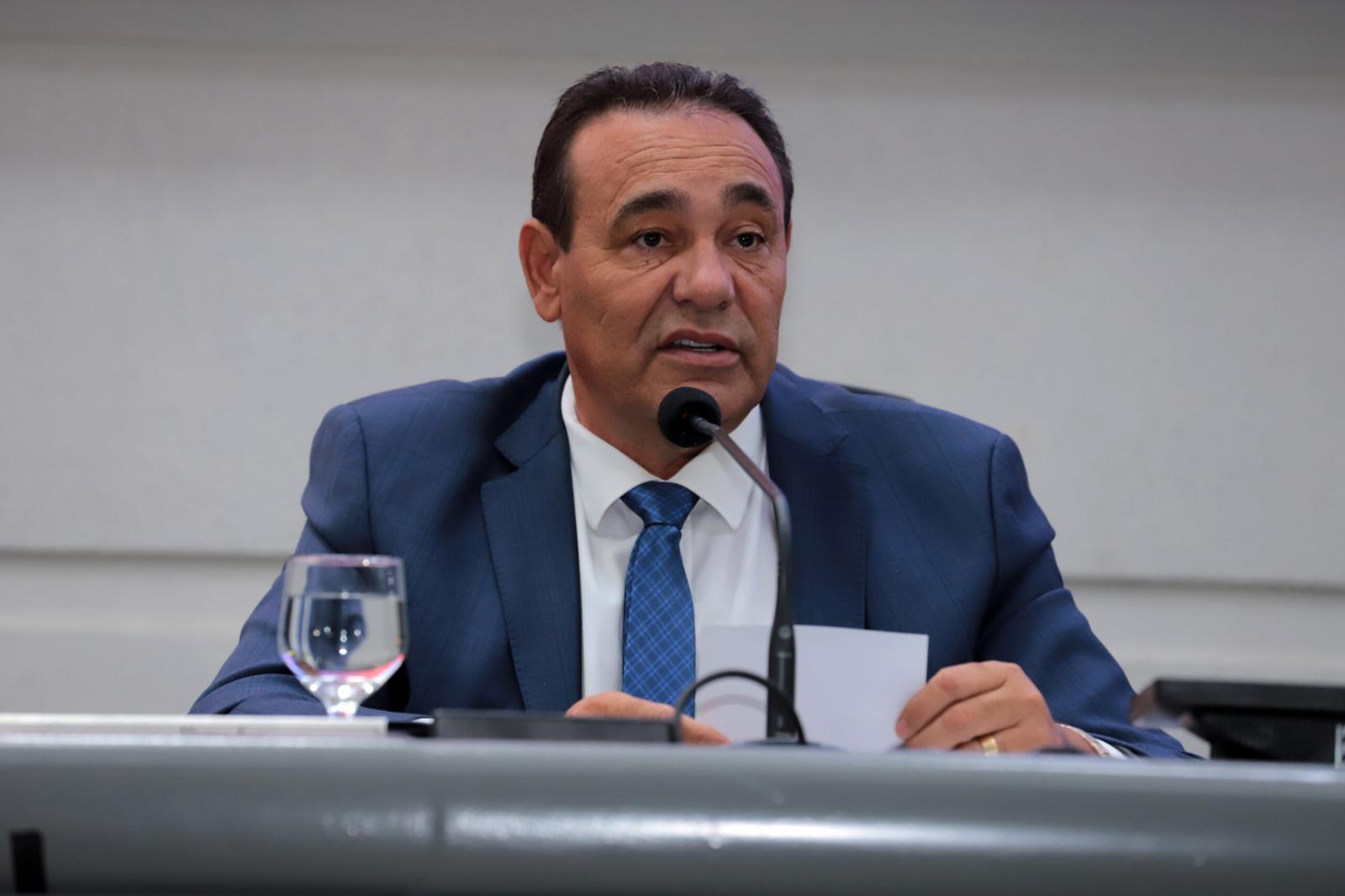Acuado, Carlão alimenta disputa pela vaga do PSDB de olho em mais espaço. Acuado, Carlão alimenta disputa pela vaga do PSDB de olho em mais espaço.