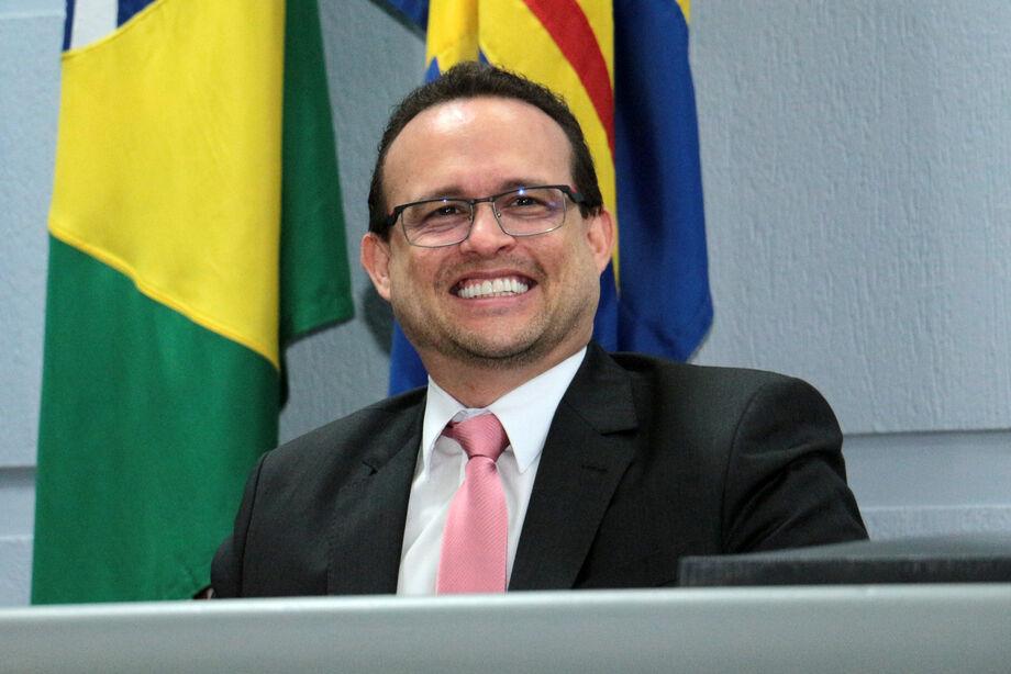 Após briga por vaga, Lívio Leite será empossado na Câmara Municipal de Campo Grande-MS. Após briga por vaga, Lívio Leite será empossado na Câmara Municipal de Campo Grande-MS.