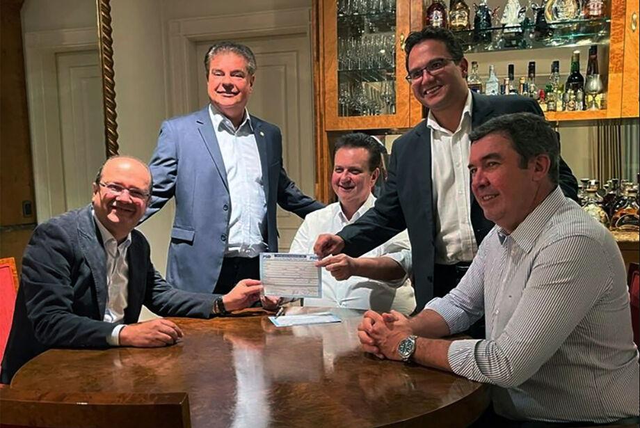 Barbosinha não deve mais disputar à prefeitura de Dourados nesta eleição. Barbosinha não deve mais disputar à prefeitura de Dourados nesta eleição.