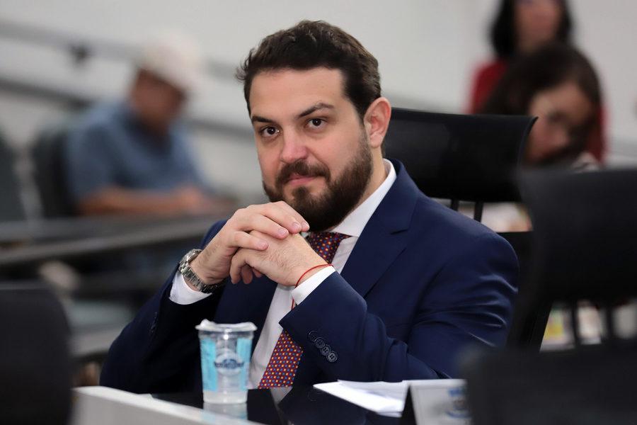 Com indefinição sobre suplente, Câmara exonera 11 servidores de Claudinho Serra. Com indefinição sobre suplente, Câmara exonera 11 servidores de Claudinho Serra.