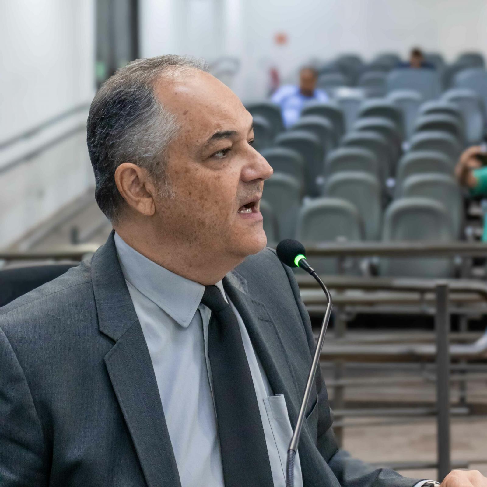 Com projeto de lei do vereador Prof. André Luis, pet shops devem informar se possuem videomonitoramento.