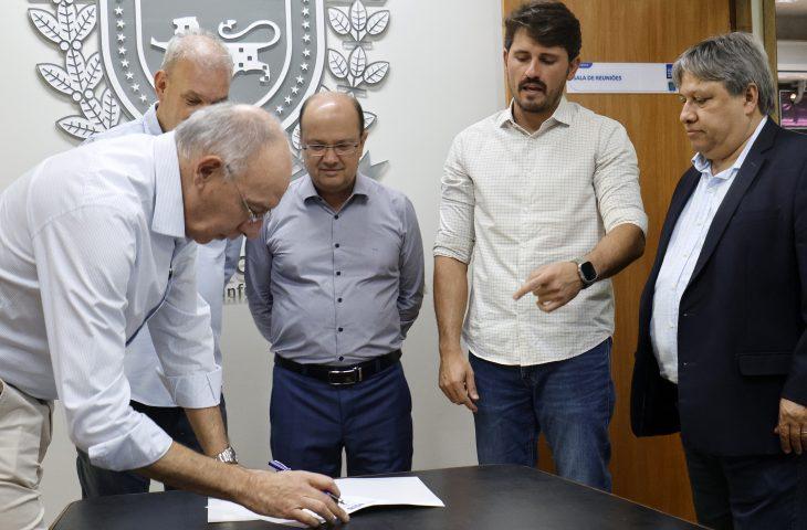 Em convênios com quatro municípios, Governo de MS destina mais R$ 15 milhões para infraestrutura.