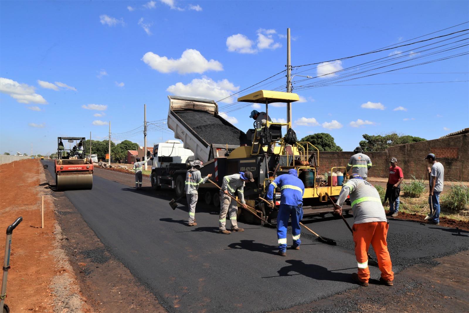 Emblemática, obra de pavimentação que liga o Bairro Serradinho ao Núcleo Industrial já muda região Imbirussu em Campo Grande.