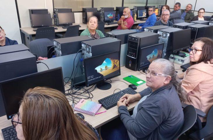 Escolagov: semana começa com novas turmas em cursos de oratória e informática para os servidores.