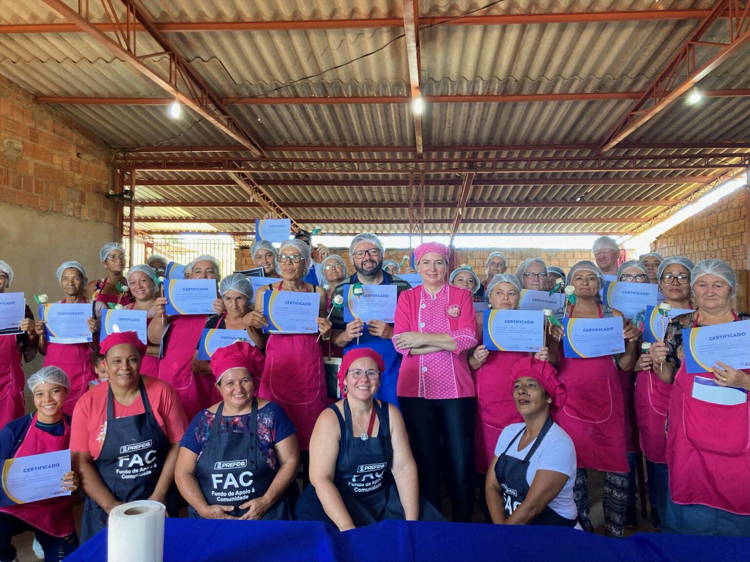 FAC leva Campanha do Agasalho ao Assentamento Três Corações e realiza oficina de confeitaria.