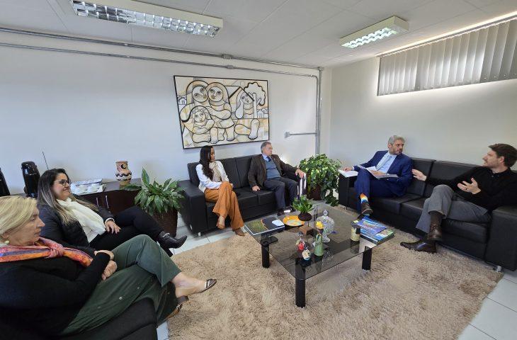 Governo de MS e União assinam doação de área para Centro Integrado de Atendimento à Criança e ao Adolescente. Governo de MS e União assinam doação de área para Centro Integrado de Atendimento à Criança e ao Adolescente.