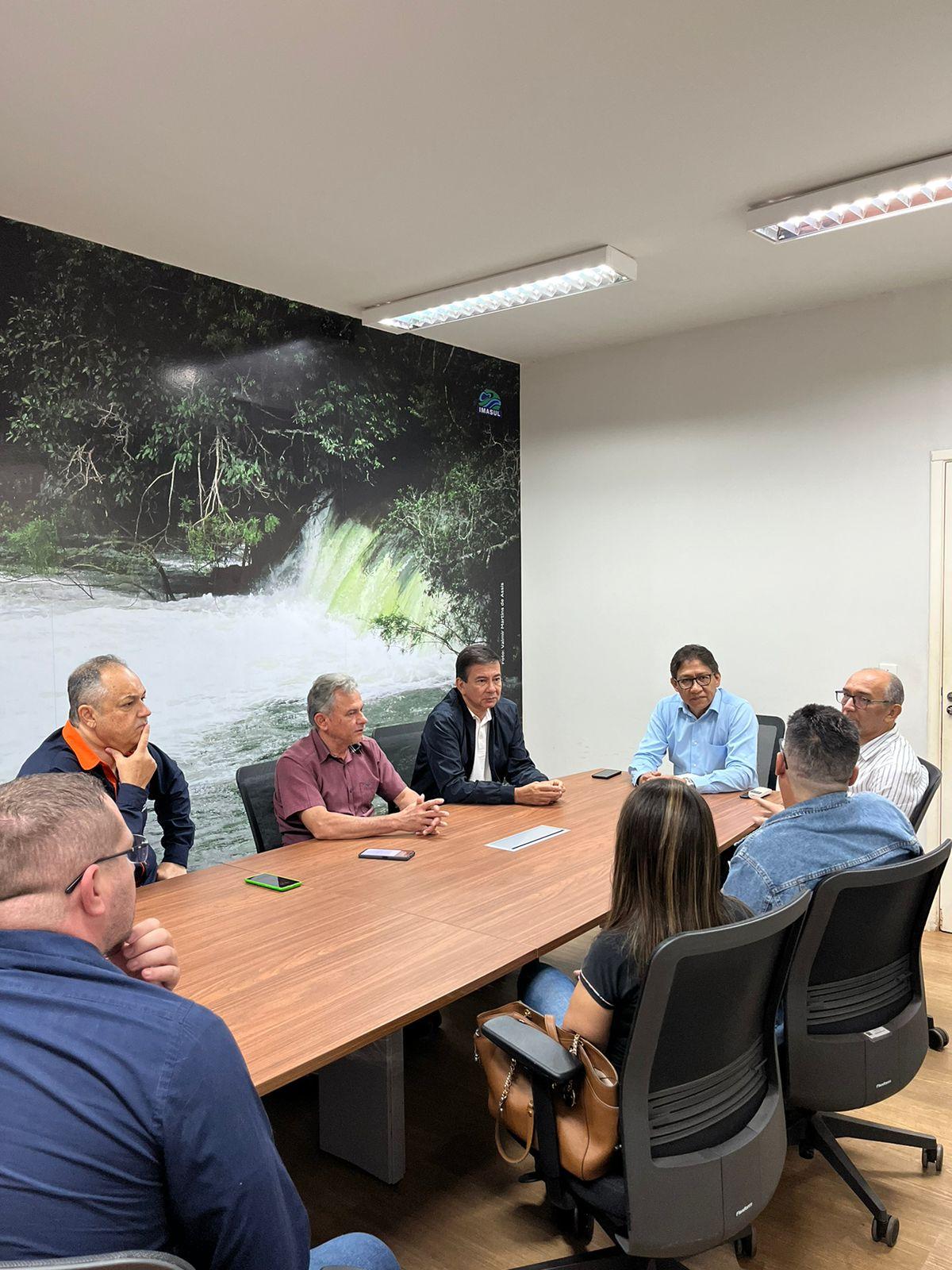 IMASUL dará 60 dias para frigorífico se adequar e região do Imbirissu ficar sem mau cheiro. IMASUL dará 60 dias para frigorífico se adequar e região do Imbirissu ficar sem mau cheiro.