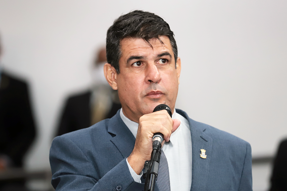 Líder da prefeita da Capital cai em blitz da Lei Seca e se recusa a fazer teste do bafômetro. Líder da prefeita da Capital cai em blitz da Lei Seca e se recusa a fazer teste do bafômetro.