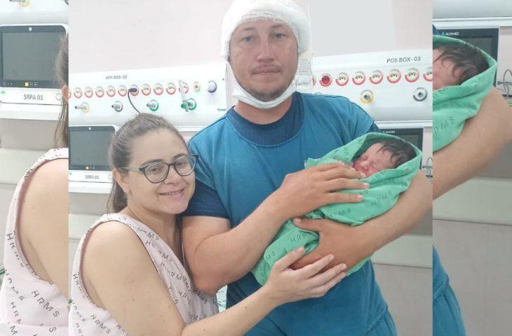 No Dia das Mães, Heitor chegou realizando o sonho de Camila de ser mãe.