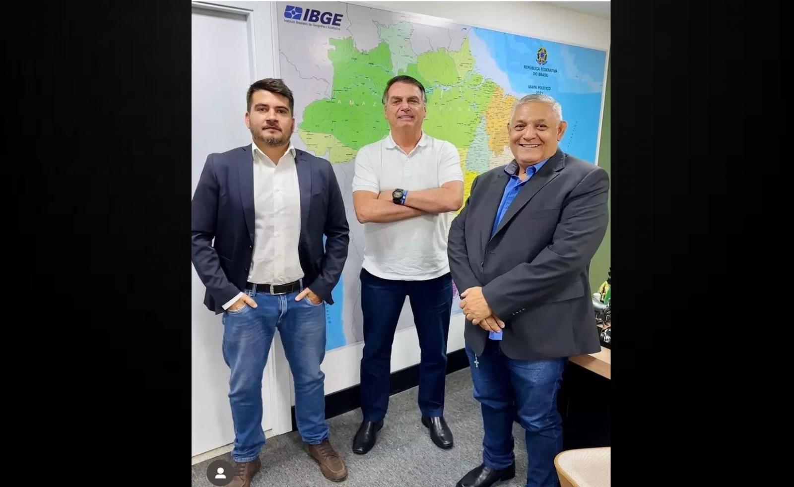 O ex Deputado Rafael Tavares retira a sua pré candidatura a prefeito de Campo Grande-MS. O ex Deputado Rafael Tavares retira a sua pré candidatura a prefeito de Campo Grande-MS.