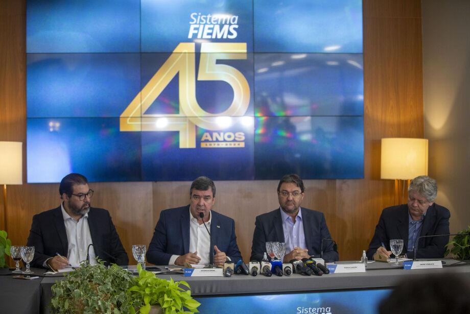 O Governador Eduardo Riedel anuncia ida de secretários em busca de investimentos para MS em Nova York. O Governador Eduardo Riedel anuncia ida de secretários em busca de investimentos para MS em Nova York.