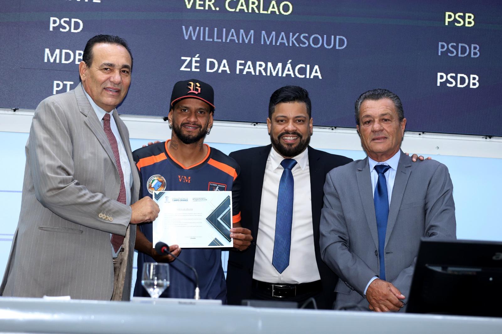 Por atuação voltada à comunidade, policiais Rodoviários Federais e incentivador do esporte recebem homenagem do Professor Riverton.