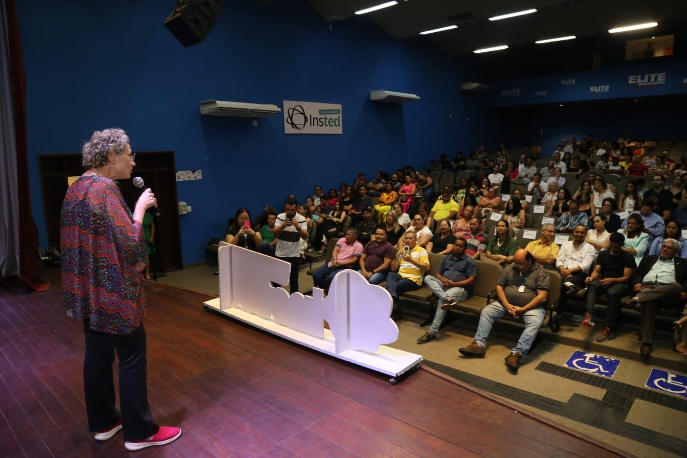 Prefeitura entrega certificado a Conselheiros Regionais que participaram de Programa inédito de Capacitação.