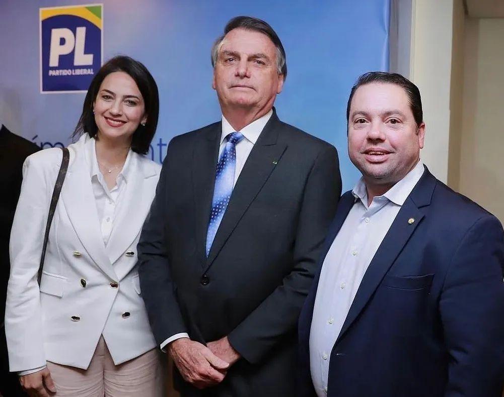 Pressionado pelo PP e sem o ex Presidente Jair Messias Bolsonaro, PL lança esposa do deputado Rodolfo Nogueira em Dourados-MS. Pressionado pelo PP e sem o ex Presidente Jair Messias Bolsonaro, PL lança esposa do deputado Rodolfo Nogueira em Dourados-MS.