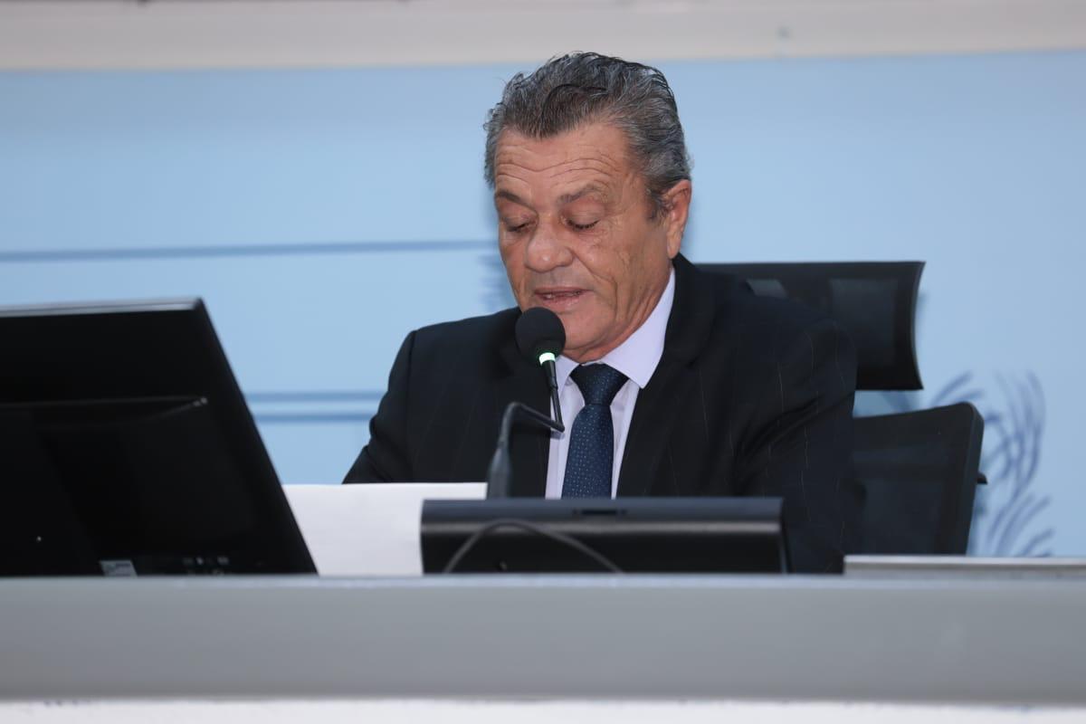 Troca de luminárias, Redutor de velocidade, limpeza são serviços reivindicados pelo vereador Delei.