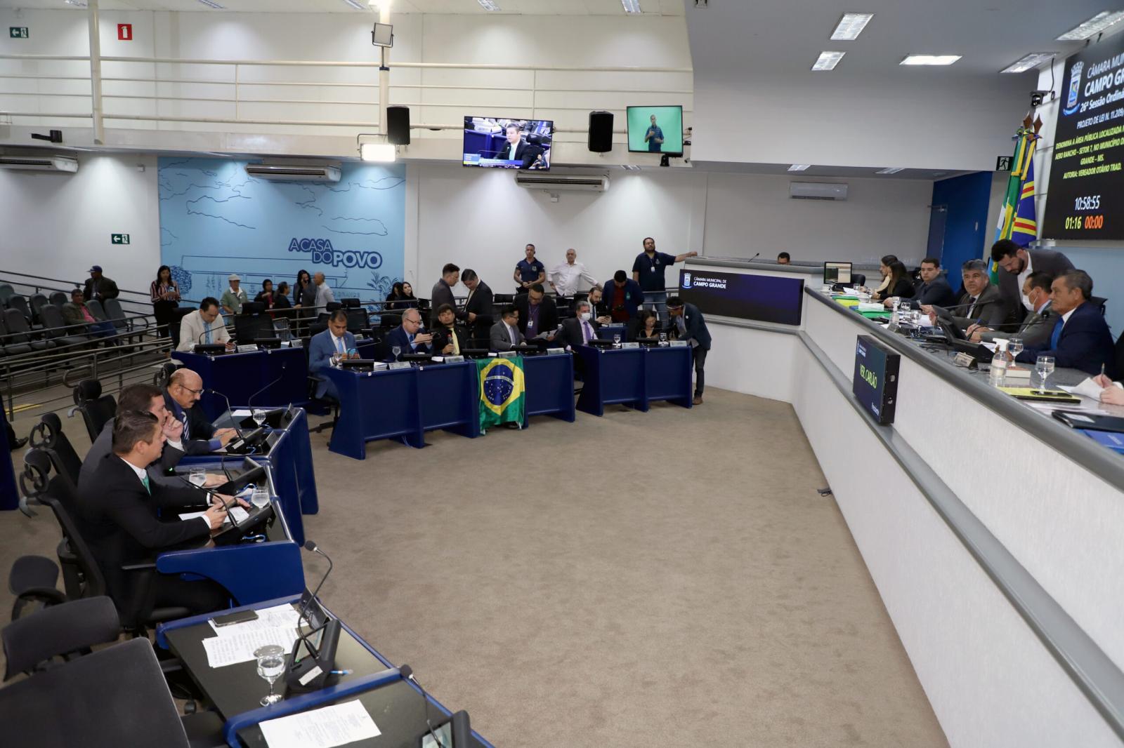 Vereadores analisam dois projetos na sessão desta quinta-feira.