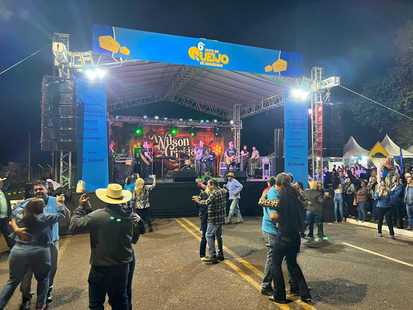Gilson & Júnior e Alma Serrana animam a 7º Festa do Queijo de Rochedinho.
