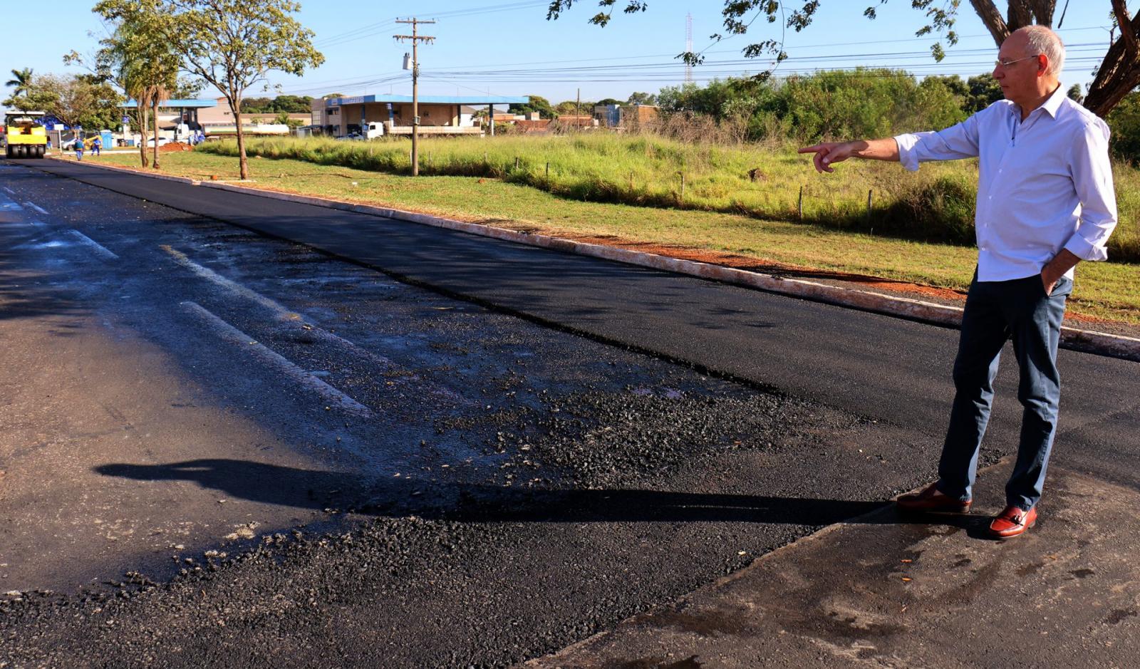 Artéria vital da Capital, Duque de Caxias recebe investimento do Governo do Estado de Mato Grosso do Sul para recapear mais de 19 km.