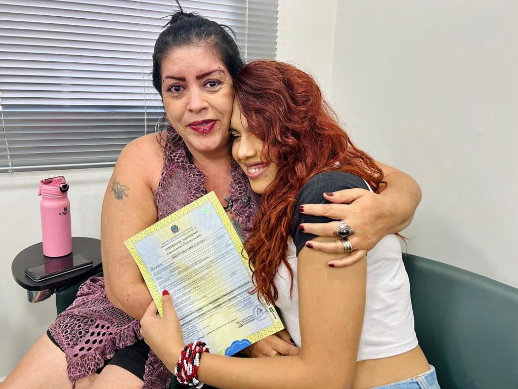 Certidão de nascimento garante cidadania, direitos e renascimento de novas histórias.