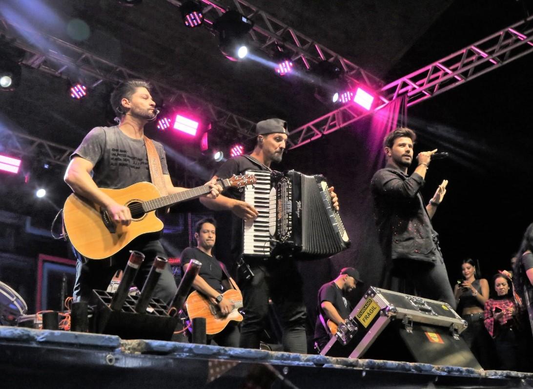 Primeiro dia do 22º Arraial de Santo Antônio lota Praça do Rádio com mais de 10 mil pessoas.