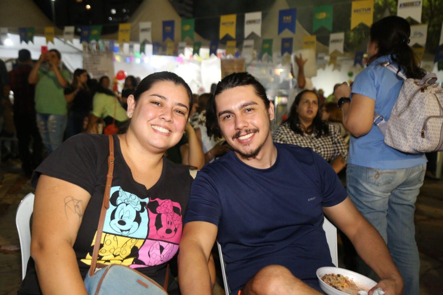 Primeiro dia do 22º Arraial de Santo Antônio lota Praça do Rádio com mais de 10 mil pessoas.