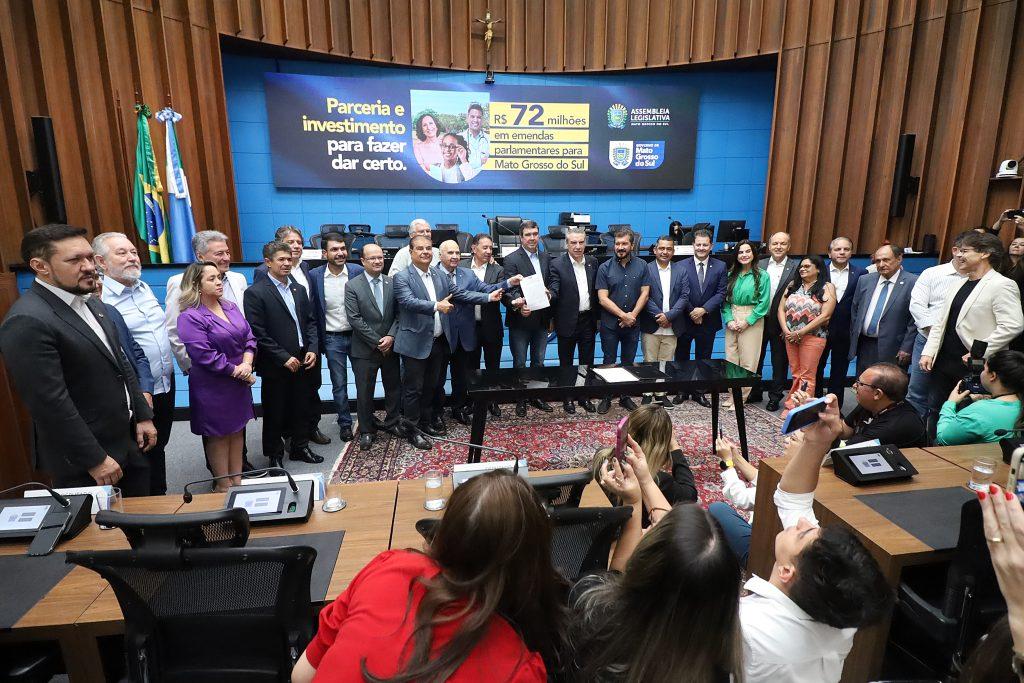 Governo de MS libera R$ 72 milhões em emendas para atender entidades, hospitais e 79 municípios. Governo de MS libera R$ 72 milhões em emendas para atender entidades, hospitais e 79 municípios.