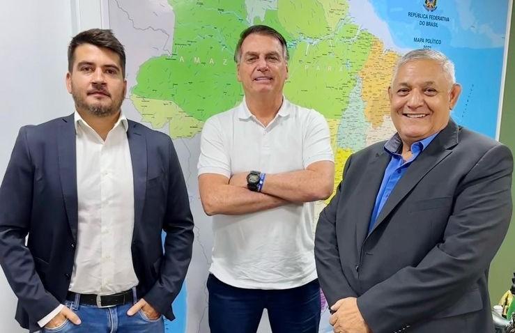 Apoio de Bolsonaro a Beto cai como “bomba”, racha bolsonaristas e pode causar debandada. Apoio de Bolsonaro a Beto cai como “bomba”, racha bolsonaristas e pode causar debandada.