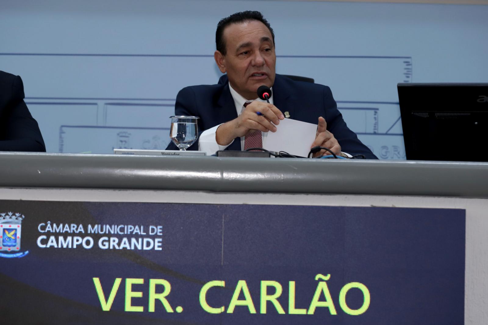 Aprovado PL do vereador Carlão prevendo notificação dos agentes de trânsito antes da autuação aos veículos parados de forma irregular nos bairros. Aprovado PL do vereador Carlão prevendo notificação dos agentes de trânsito antes da autuação aos veículos parados de forma irregular nos bairros.