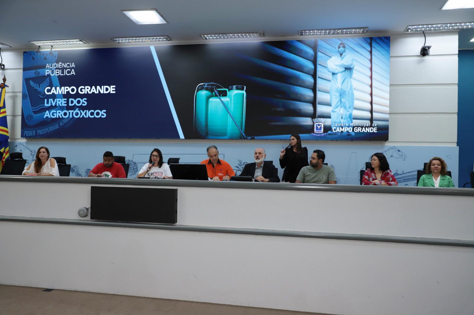 Audiência reúne especialistas para discutir uso de agrotóxicos na Capital.