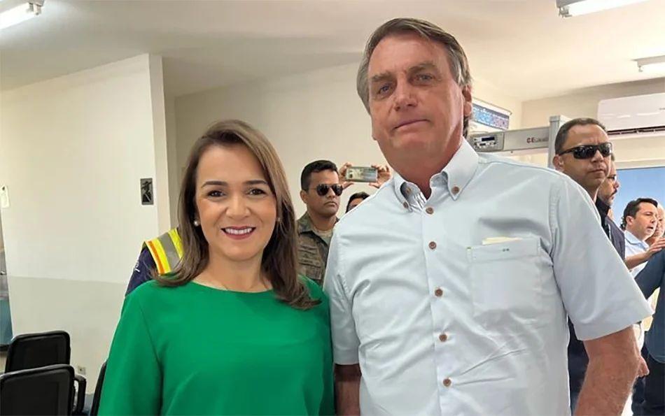 Bolsonaro veta mulher de Pollon como vice de André e decide apoiar reeleição da prefeita Adriane Lopes. Bolsonaro veta mulher de Pollon como vice de André e decide apoiar reeleição da prefeita Adriane Lopes.
