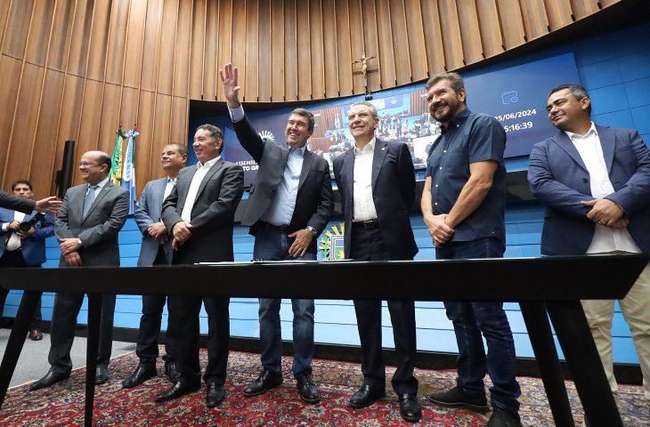 Governo de MS libera R$ 72 milhões em emendas para atender entidades, hospitais e 79 municípios. Governo de MS libera R$ 72 milhões em emendas para atender entidades, hospitais e 79 municípios.