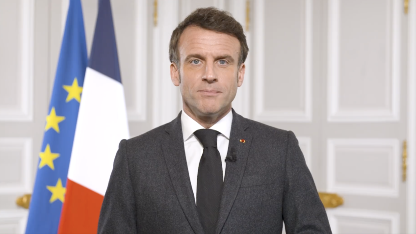 Macron dissolve parlamento e convoca eleições legislativas antecipadas na França. Macron dissolve parlamento e convoca eleições legislativas antecipadas na França.