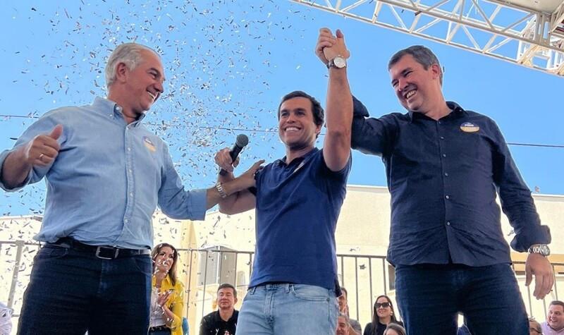 O presidente do partido do PSDB Reinaldo Azambuja faz festa para chacoalhar campanha e por Beto Pereira  na briga pela prefeitura de Campo Grande.