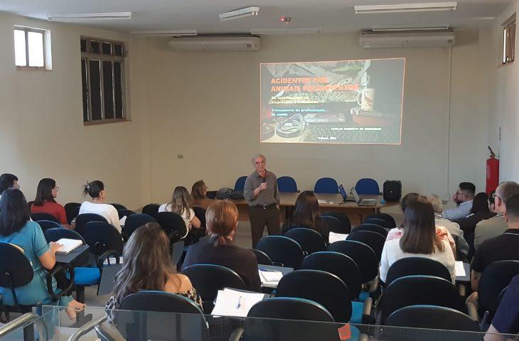 SES capacita profissionais para atender vítimas de acidentes com animais peçonhentos.