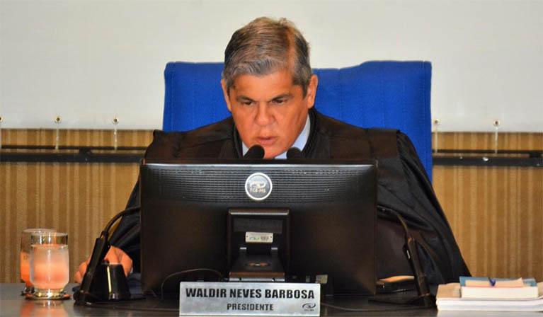 Supremo mantém afastamento e monitoramento eletrônico do conselheiro Waldir Neves. Supremo mantém afastamento e monitoramento eletrônico do conselheiro Waldir Neves.