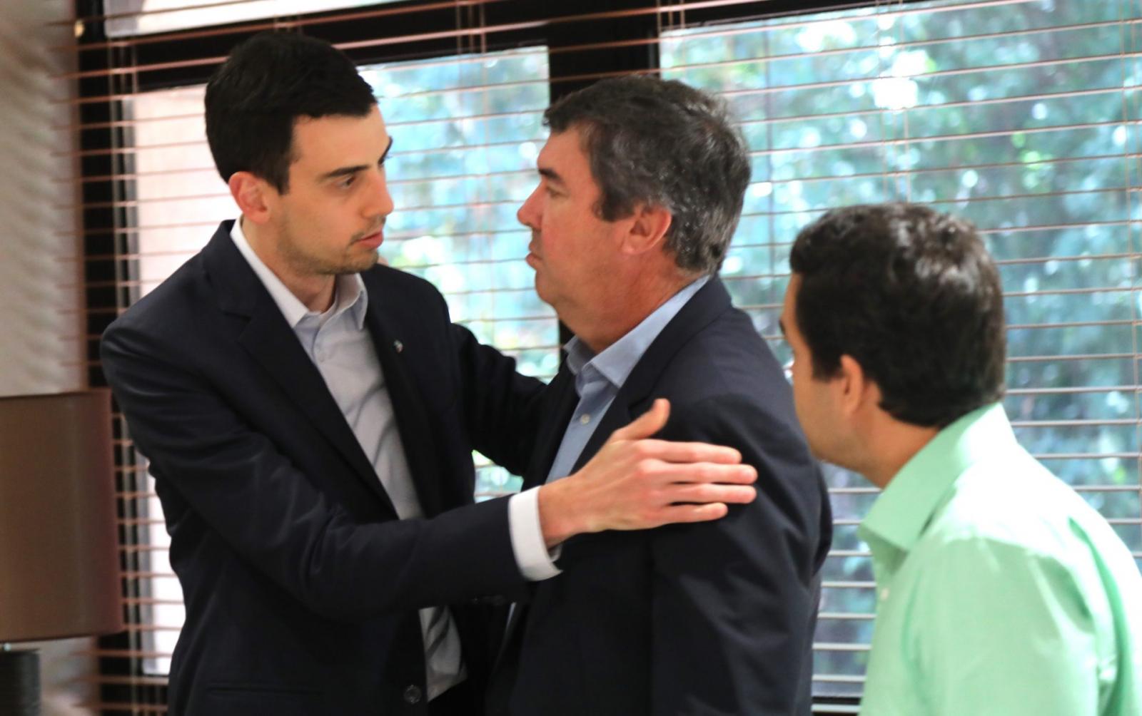 Campo Grande terá novos voos e conexões para o exterior . Campo Grande terá novos voos e conexões para o exterior .