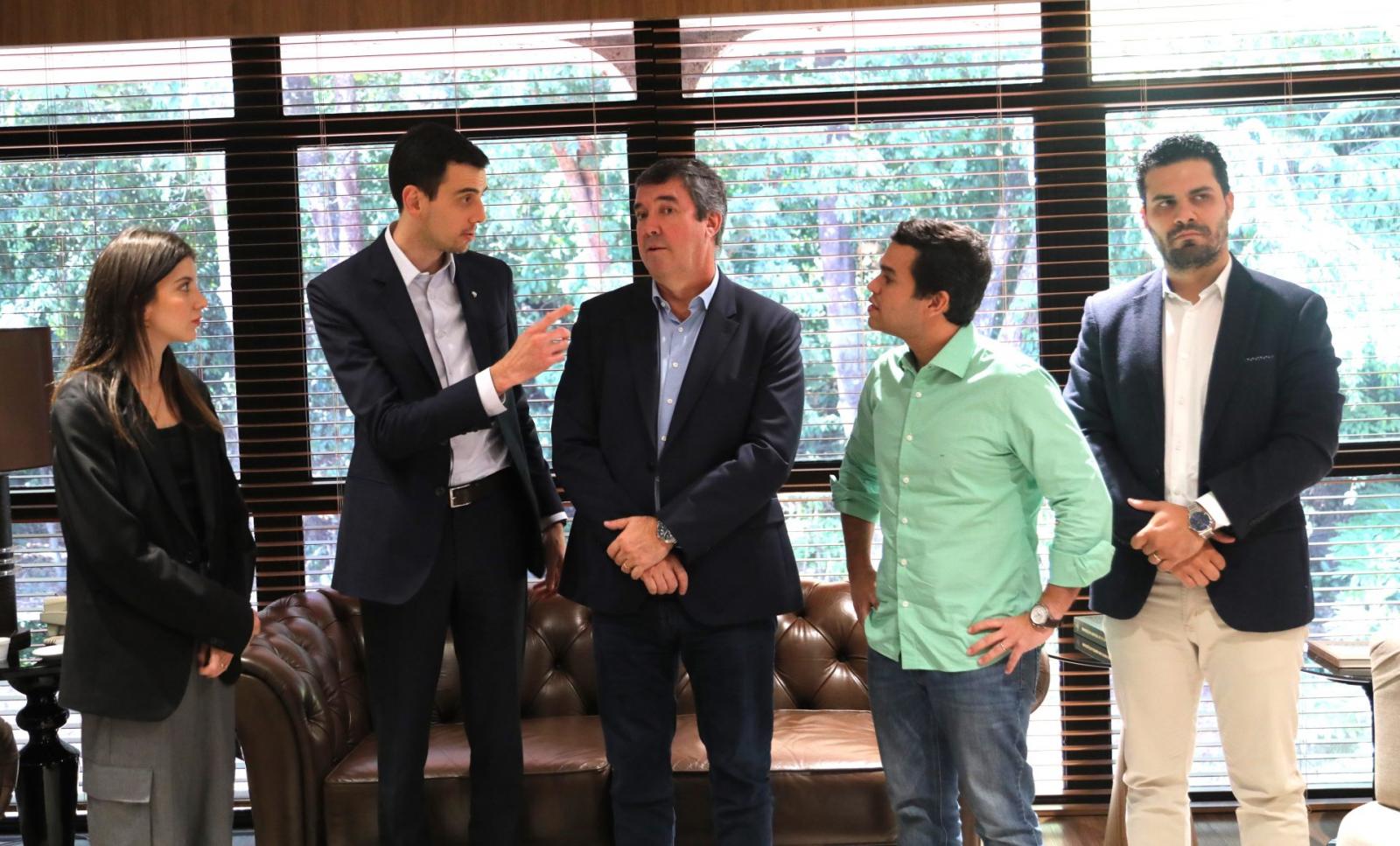 Campo Grande terá novos voos e conexões para o exterior . Campo Grande terá novos voos e conexões para o exterior .