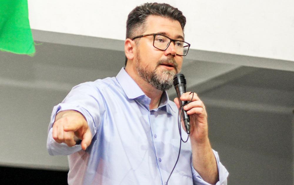 Após lançar candidatura a prefeito de Campo Grande, o Deputado Marcos Pollon deve perder presidência do PL Estadual. Após lançar candidatura a prefeito de Campo Grande, o Deputado Marcos Pollon deve perder presidência do PL Estadual.