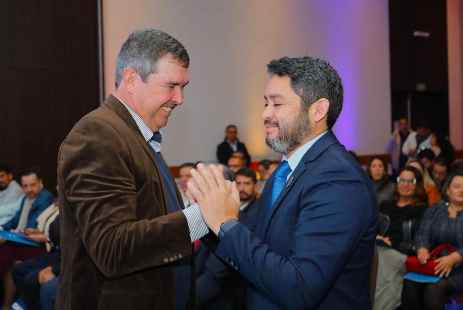 Após o anúncio de abertura de escritório no Chile, o governo do estado Eduardo Riedel alinha a possibilidade de voos diretos para Indique. Após o anúncio de abertura de escritório no Chile, o governo do estado Eduardo Riedel alinha a possibilidade de voos diretos para Indique.