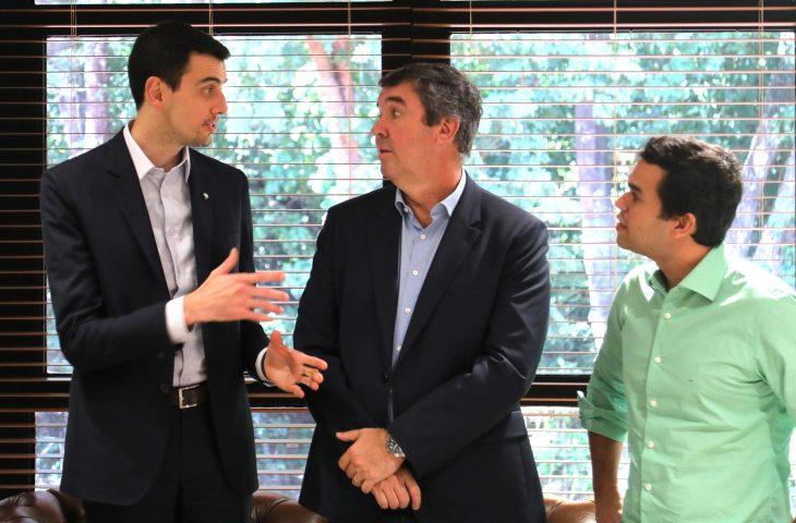 Campo Grande terá novos voos e conexões para o exterior . Campo Grande terá novos voos e conexões para o exterior .