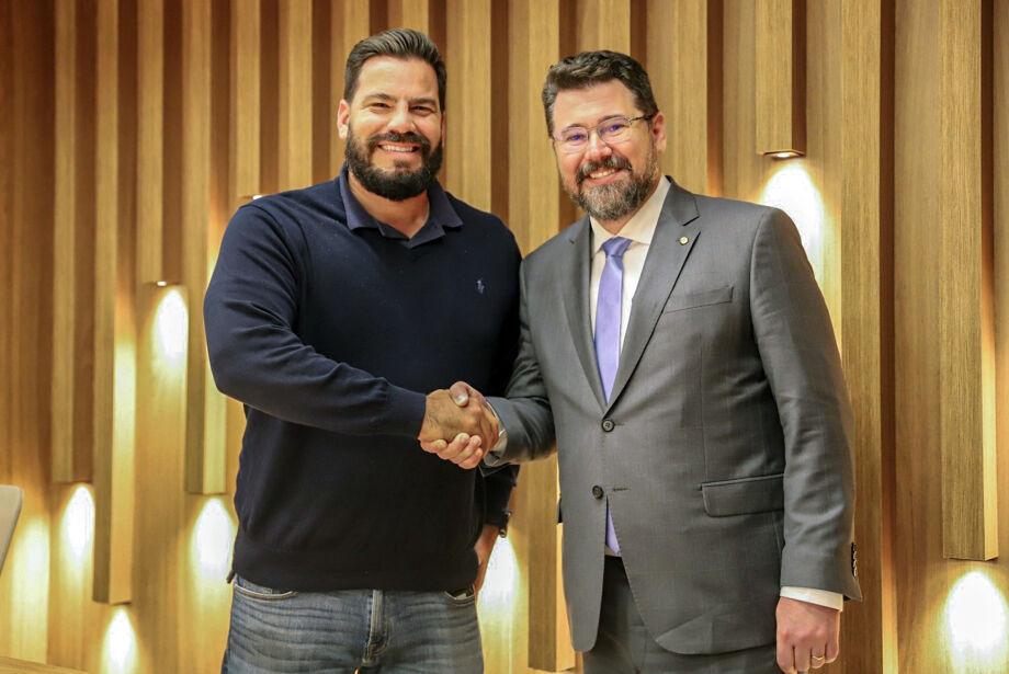 Capitão Contar pode ser vice e ajudar a candidatura de prefeito do Pollon em Campo Grande nas eleições de 2024. Capitão Contar pode ser vice e ajudar a candidatura de prefeito do Pollon em Campo Grande nas eleições de 2024.