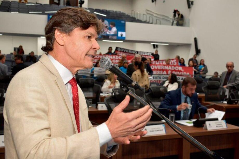 Estado vai isentar 3 mil aposentados do desconto previdenciário. Estado vai isentar 3 mil aposentados do desconto previdenciário.