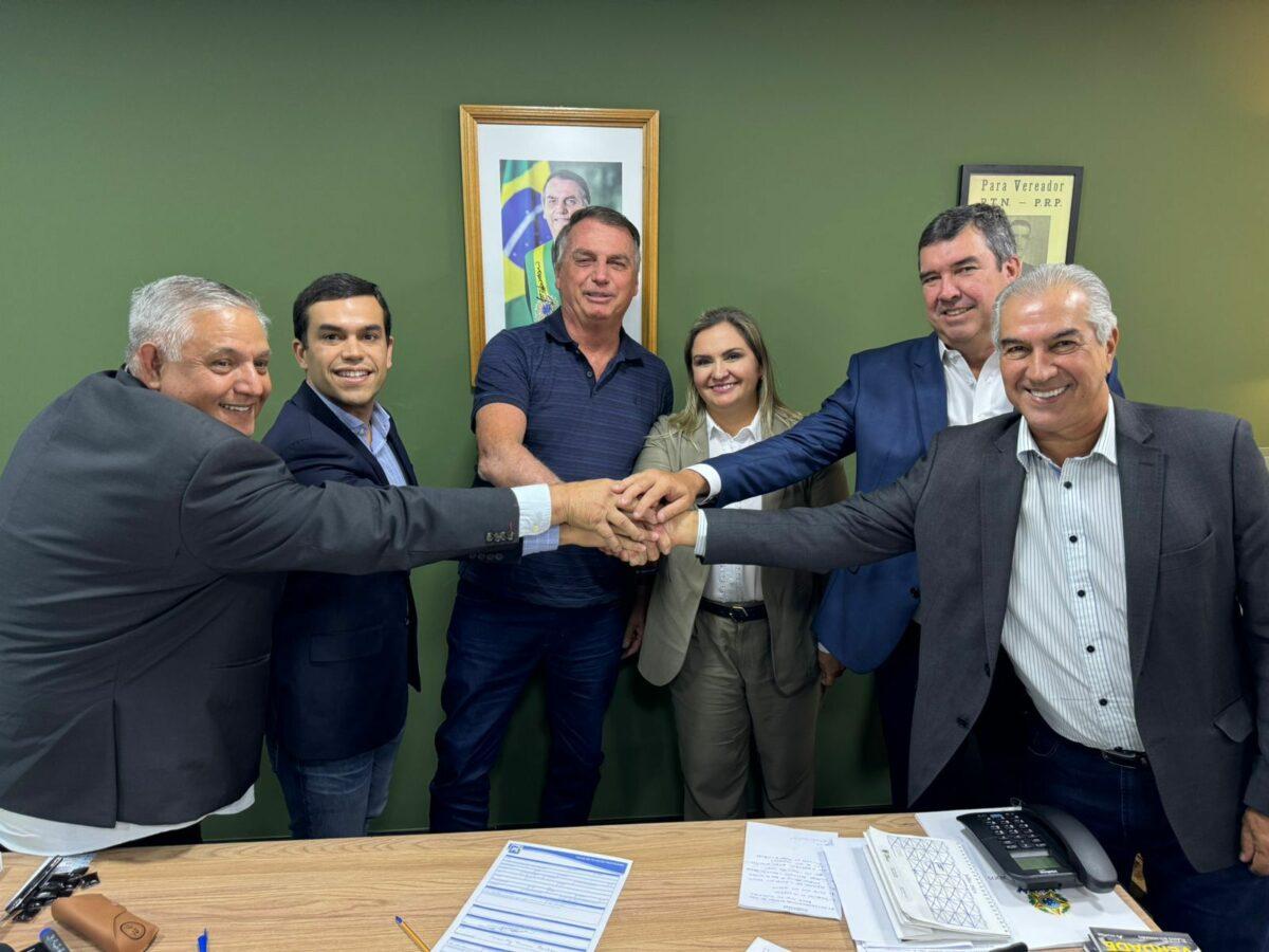 O ex presidente Jair Messias Bolsonaro grava vídeo com Beto Pereira  e  com o Governador Eduardo Riedel e o presidente do PSDB Reinaldo Azambuja,  para sacramentar Coronel Neidy como vice. O ex presidente Jair Messias Bolsonaro grava vídeo com Beto Pereira  e  com o Governador Eduardo Riedel e o presidente do PSDB Reinaldo Azambuja,  para sacramentar Coronel Neidy como vice.