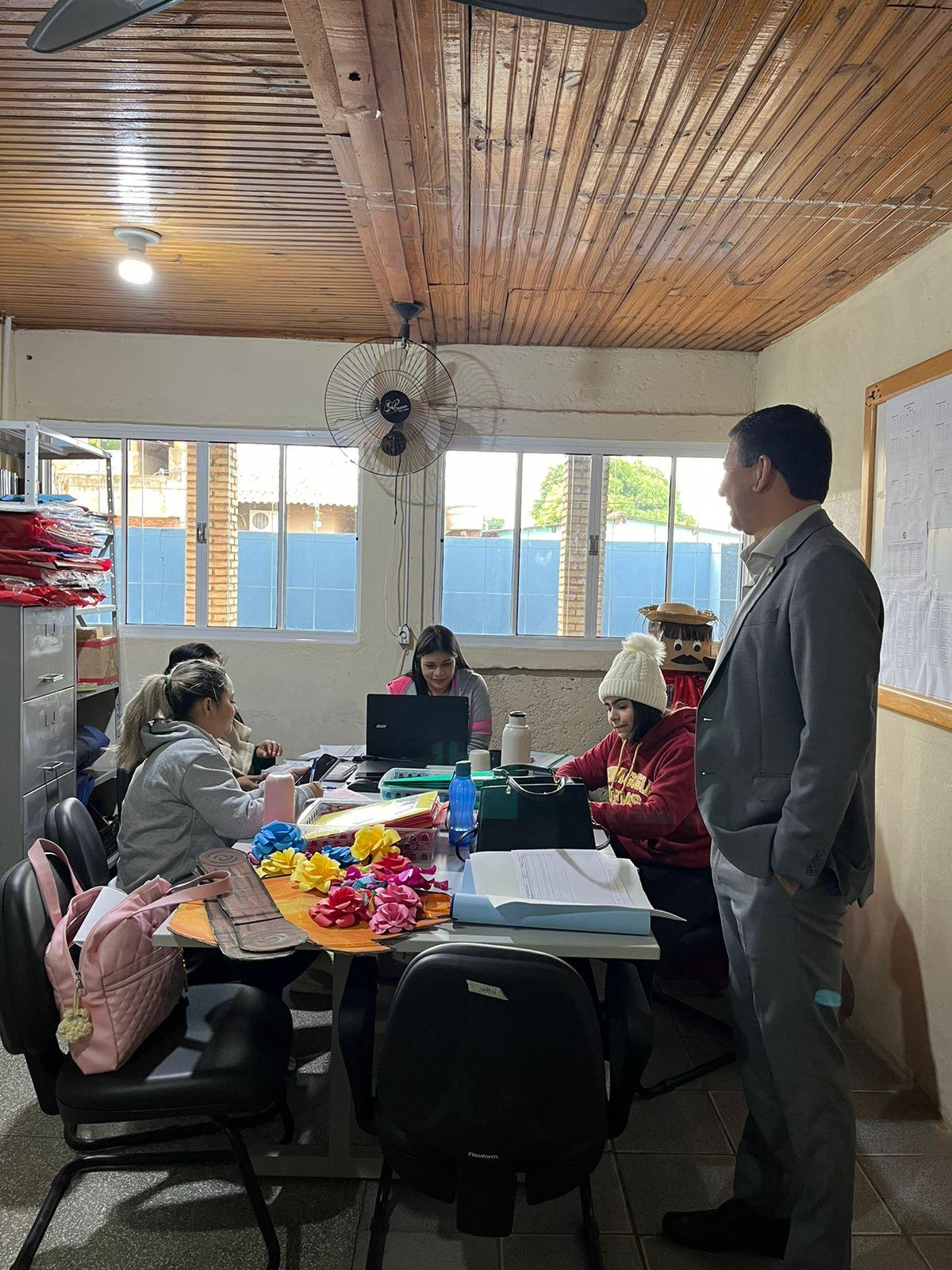 Vereador Villasanti visita EMEI no Jardim das Meninas e cobra reforma urgente.