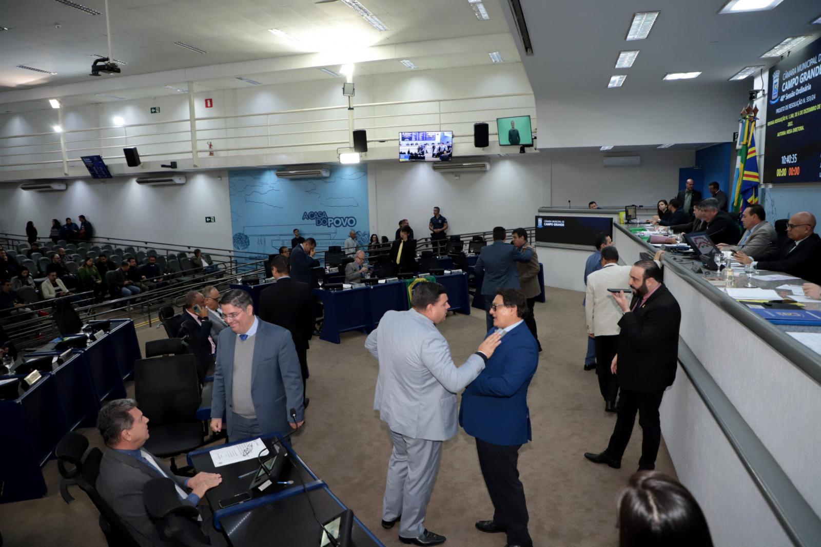 Vereadores aprovam nove projetos na sessão desta terça-feira.