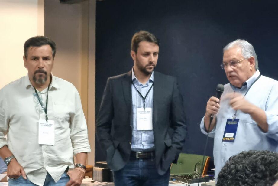 Cezário se reuniu com dirigentes de clubes e executivo indicado pelo Governo em casa. Cezário se reuniu com dirigentes de clubes e executivo indicado pelo Governo em casa.