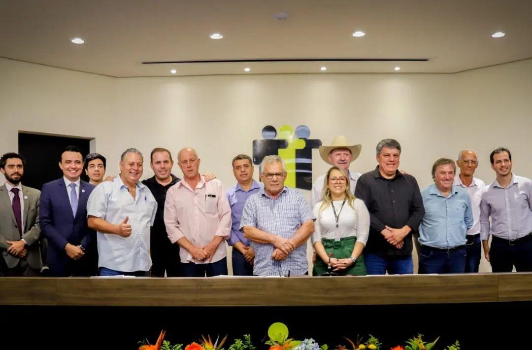 Associação de prefeitos vai ao TJ contra lista do TCE e salvo-conduto a “contas suja” nas eleições.